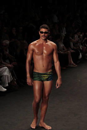 RIO DE JANEIRO, RJ - 16.04.2026: RIO FASHION WEEK 2026 - The Blue Man fashion show closed the second day of Rio Fashion Week at Pier Maua, Rio de Janeiro. x2926800x  CarlosxEliasxJunior