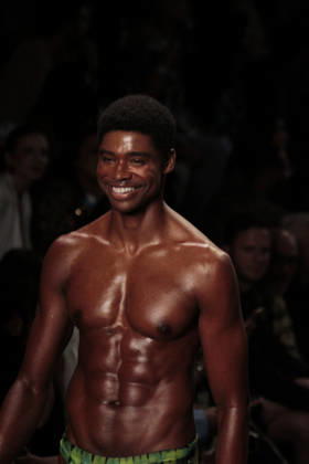 RIO DE JANEIRO, RJ - 16.04.2026: RIO FASHION WEEK 2026 - The Blue Man fashion show closed the second day of Rio Fashion Week at Pier Maua, Rio de Janeiro. x2926802x  CarlosxEliasxJunior