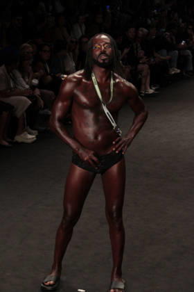RIO DE JANEIRO, RJ - 16.04.2026: RIO FASHION WEEK 2026 - The Blue Man fashion show closed the second day of Rio Fashion Week at Pier Maua, Rio de Janeiro. x2926803x  CarlosxEliasxJunior