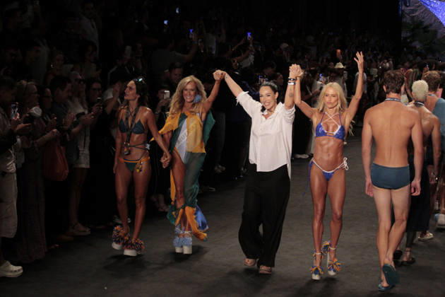 RIO DE JANEIRO, RJ - 16.04.2026: RIO FASHION WEEK 2026 - The Blue Man fashion show closed the second day of Rio Fashion Week at Pier Maua, Rio de Janeiro. x2926805x  CarlosxEliasxJunior