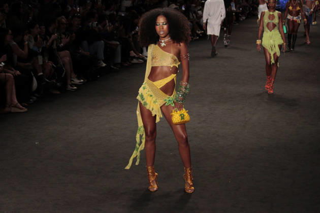 RIO DE JANEIRO, RJ - 16.04.2026: RIO FASHION WEEK 2026 - The Blue Man fashion show closed the second day of Rio Fashion Week at Pier Maua, Rio de Janeiro. x2926813x  CarlosxEliasxJunior