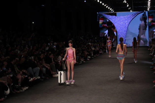 RIO DE JANEIRO, RJ - 16.04.2026: RIO FASHION WEEK 2026 - The Blue Man fashion show closed the second day of Rio Fashion Week at Pier Maua, Rio de Janeiro. x2926814x  CarlosxEliasxJunior