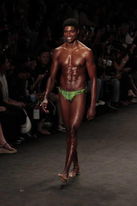 RIO DE JANEIRO, RJ - 16.04.2026: RIO FASHION WEEK 2026 - The Blue Man fashion show closed the second day of Rio Fashion Week at Pier Maua, Rio de Janeiro. x2926820x  CarlosxEliasxJunior