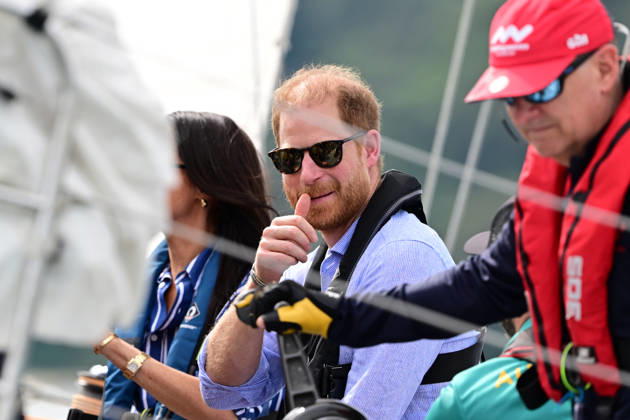 HARRY AND MEGHAN AUSTRALIA VISIT, Prince Harry and Meghan, the Duke and Duchess of Sussex on a tour of Sydney Harbour with Invictus Australia during a visit to Australia, Sydney, Friday, April 17, 2026. ( NO ARCHIVING SYDNEY NEW SOUTH WALES AUSTRALIA  Copyright: xDEANxLEWINSx 20260417122432516909