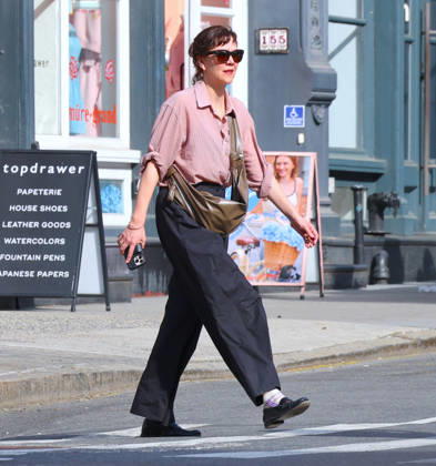 Maggie Gyllenhaal Out - NYC Actress Maggie Gyllenhaal is shopping with style in Soho, New York on April 16, 2026. Photo by Dylan Travis ABACAPRESS.COM New York City NY United States  Copyright: xDylanxTravis ABACAx