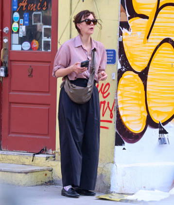 Maggie Gyllenhaal Out - NYC Actress Maggie Gyllenhaal is shopping with style in Soho, New York on April 16, 2026. Photo by Dylan Travis ABACAPRESS.COM New York City NY United States  Copyright: xDylanxTravis ABACAx