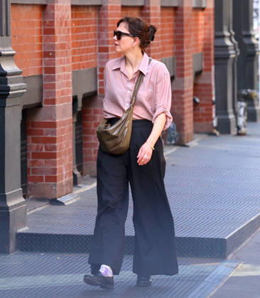 Maggie Gyllenhaal Out - NYC Actress Maggie Gyllenhaal is shopping with style in Soho, New York on April 16, 2026. Photo by Dylan Travis ABACAPRESS.COM New York City NY United States  Copyright: xDylanxTravis ABACAx