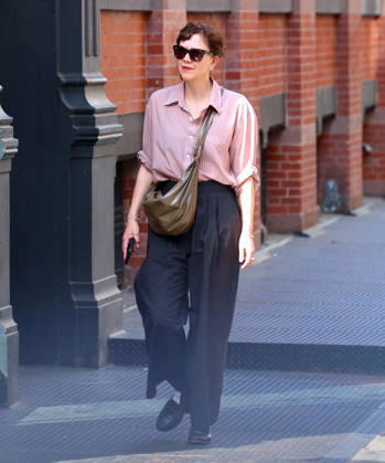 Maggie Gyllenhaal Out - NYC Actress Maggie Gyllenhaal is shopping with style in Soho, New York on April 16, 2026. Photo by Dylan Travis ABACAPRESS.COM New York City NY United States  Copyright: xDylanxTravis ABACAx