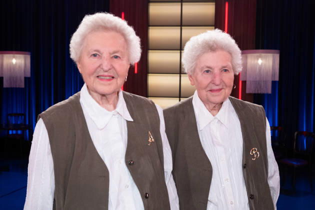 die Zwillinge Annegret MIUNSKE und Baerbel (Bärbel) SPERLING, zu Gast in der Sendung ,,Koelner Treff,, im WDR Fernsehen, 16.04.2026.