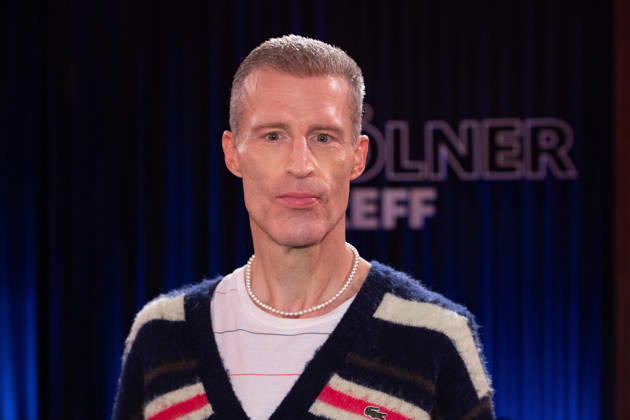 Schriftsteller Benjamin VON STUCKRAD-BARRE, Portraet, Portrait, Porträt, Einzelbild, angeschnittenes Einzelmotiv, zu Gast in der Sendung ,,Koelner Treff,, im WDR Fernsehen, 16.04.2026.