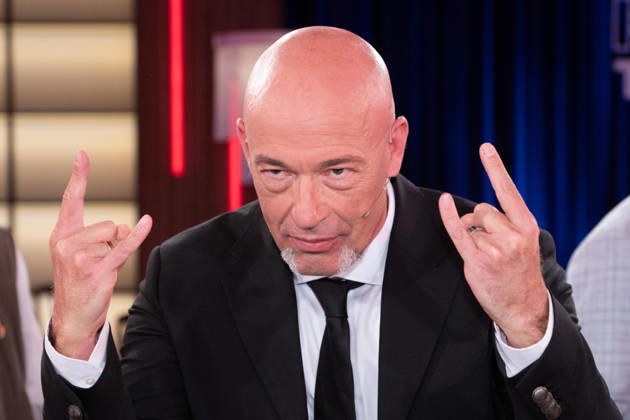 Saenger DER GRAF (Unheilig), Portraet, Portrait, Porträt, Einzelbild, angeschnittenes Einzelmotiv, zu Gast in der Sendung ,,Koelner Treff,, im WDR Fernsehen, 16.04.2026.