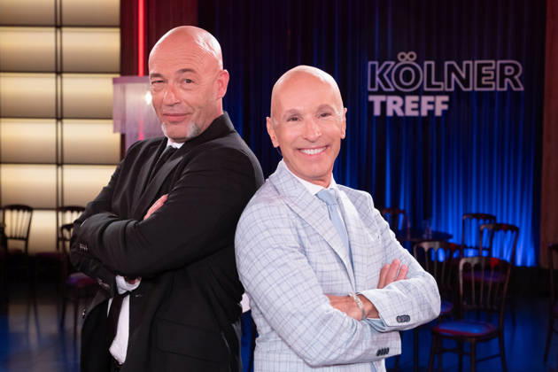 von links: Saenger DER GRAF (Unheilig), Journalist Michael BEGASSE, zu Gast in der Sendung ,,Koelner Treff,, im WDR Fernsehen, 16.04.2026.