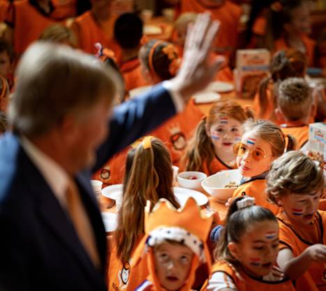 ZEEWOLDE - King Willem-Alexander during the national opening of the King s Games. The King visited public primary school Panta Rhei and ICB Kaleidoscoop, where he attended various sports and games activities after the King s Breakfast. RAMON VAN FLYMEN ANP netherlands out - belgium out  Copyright: xx x556000115x originalFilename: 556000115.jpg