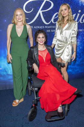 Sarah Waisman, Crystal Rivers und Helena Mattsson bei der Premiere des Films Reunion im Madame Tussauds Hollywood Wax Museum. Los Angeles, 16.04.2026