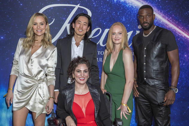 Helena Mattsson, Crystal Rivers, Jake Choi, Sarah Waisman und Frantz Latten bei der Premiere des Films Reunion im Madame Tussauds Hollywood Wax Museum. Los Angeles, 16.04.2026