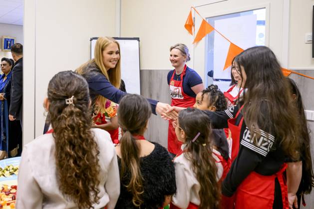 Amsterdam, The Netherlands, 2026-04-17 16:55:28 AMSTERDAM, 17-04-2026, Amsterdam-Noord Princess of Orange - Princess Amalia is visiting Amsterdam at the invitation of Mayor Halsema. The visit follows an earlier meeting with Amsterdammers at the Mayor s official residence. During the two-day visit, the Princess will become better acquainted with various sectors and be briefed on current topics such as science, sports, culture, housing, and social cohesion. PHOTO: NLBeeld Patrick van Emst In the photo: In Amsterdam-Noord, Princess Amalia visits a community center where, during a tour, she attends a cooking class for children and engages in conversation with new residents and people who have lived in Noord for a longer time. Credit: NL Beeld Copyright: xx x