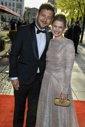 ABB PRESSEBALL-Felix Banaszak mit Begleitung Frau ,Bundesvorsitzender von Buendnis 90 Die Gruenen, zu Gast auf dem 73.Bundespresseball im Hotel Adlon Kempinski am 17.04.2026 in Berlin