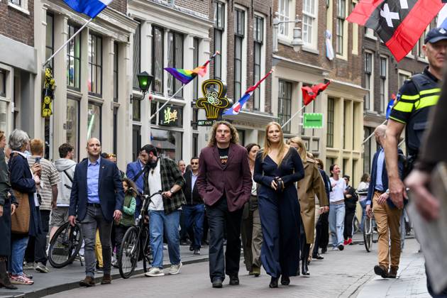 Amsterdam, The Netherlands, 2026-04-17 14:19:04 AMSTERDAM, 17-04-2026, Zeedijk Princess of Orange - Princess Amalia is visiting Amsterdam at the invitation of Mayor Halsema. The visit follows an earlier meeting with Amsterdammers at the Mayor s official residence. During the two-day visit, the Princess will become better acquainted with various sectors and be briefed on current topics such as science, sports, culture, housing, and social cohesion. PHOTO: NLBeeld Patrick van Emst In the photo: A walk along the Zeedijk during which explanations are given regarding housing, entrepreneurship, and social connection. A cafà , a radio studio, and an Asian supermarket, among others, are also visited. Credit: NL Beeld Patrick van Emst Copyright: xx x