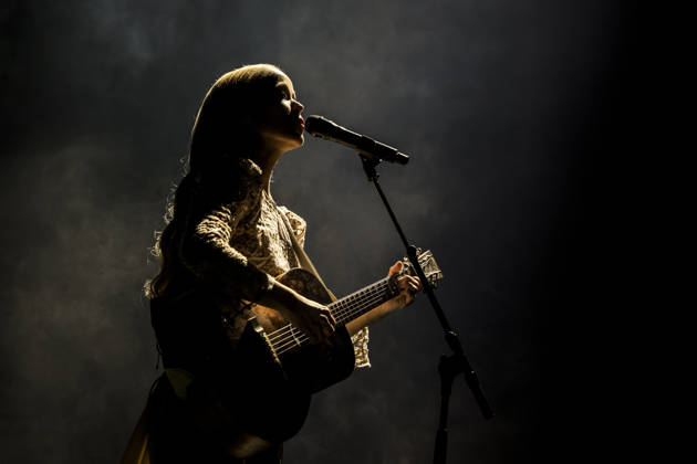 Tina Dickow live in Copenhagen, Denmark Copenhagen, Denmark. 17th, April 2026. The Danish singer and songwriter er Tina Dickow performs a live concert at Royal Arena in Copenhagen. Denmark, Copenhagen  Copyright: xGonzalesxPhoto LassexLagonix