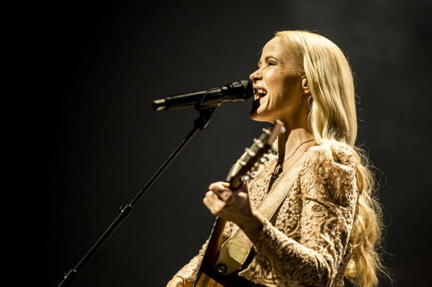 Tina Dickow live in Copenhagen, Denmark Copenhagen, Denmark. 17th, April 2026. The Danish singer and songwriter er Tina Dickow performs a live concert at Royal Arena in Copenhagen. Denmark, Copenhagen  Copyright: xGonzalesxPhoto LassexLagonix