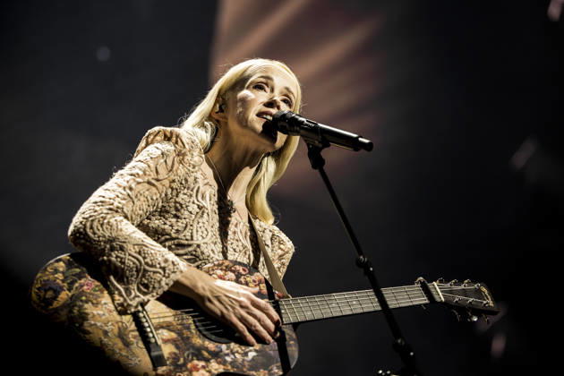 Tina Dickow live in Copenhagen, Denmark Copenhagen, Denmark. 17th, April 2026. The Danish singer and songwriter er Tina Dickow performs a live concert at Royal Arena in Copenhagen. Denmark, Copenhagen  Copyright: xGonzalesxPhoto LassexLagonix