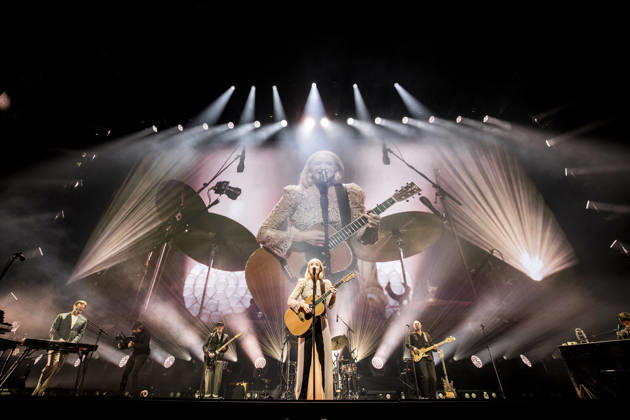 Tina Dickow live in Copenhagen, Denmark Copenhagen, Denmark. 17th, April 2026. The Danish singer and songwriter er Tina Dickow performs a live concert at Royal Arena in Copenhagen. Denmark, Copenhagen  Copyright: xGonzalesxPhoto LassexLagonix