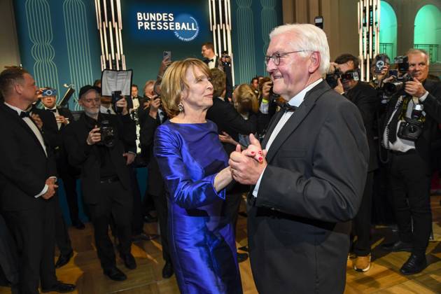 ABB PRESSEBALL- Bundespraesident Frank-Walter Steinmeier beim tanzen mit seiner Frau Elke Buedenbender zu Gast auf dem 73.Bundespresseball im Hotel Adlon Kempinski am 17.04.2026 in Berlin