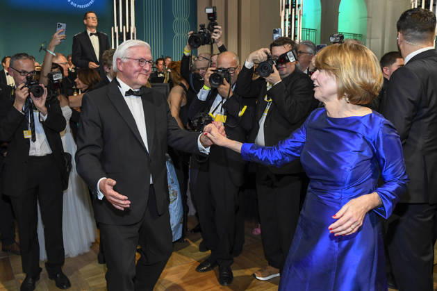 ABB PRESSEBALL- Bundespraesident Frank-Walter Steinmeier beim tanzen mit seiner Frau Elke Buedenbender zu Gast auf dem 73.Bundespresseball im Hotel Adlon Kempinski am 17.04.2026 in Berlin