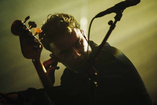 Konzert von GANS in Berlin Konzert der britischen Post-Punk-Band GANS am 17.04.2026 im Berliner Huxleys Neue Welt. Hier im Bild Thomas Rhodes., Berlin Berlin Deutschland Neukölln