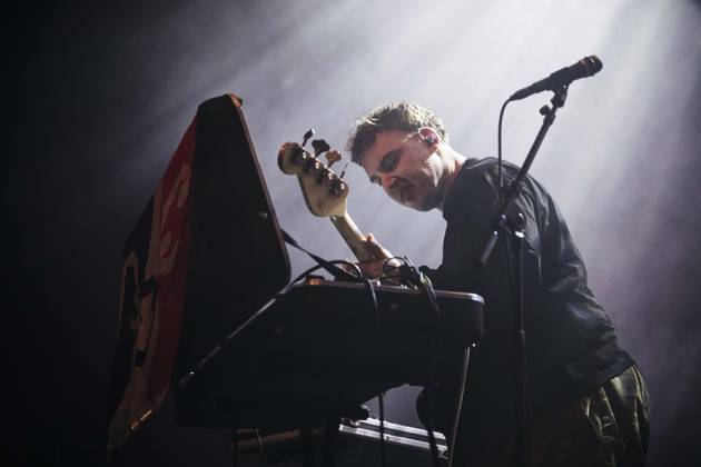 Konzert von GANS in Berlin Konzert der britischen Post-Punk-Band GANS am 17.04.2026 im Berliner Huxleys Neue Welt. Hier im Bild Thomas Rhodes., Berlin Berlin Deutschland Neukölln