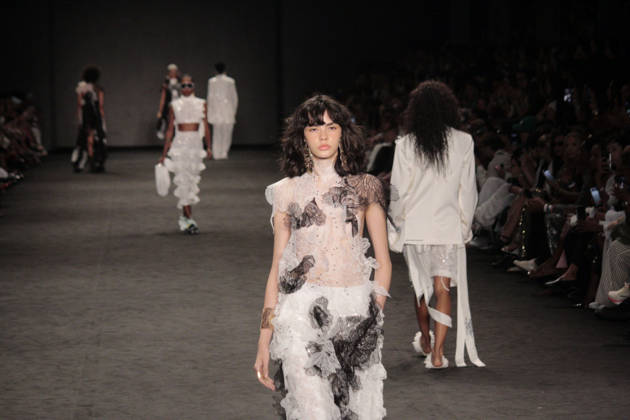 RIO DE JANEIRO, RJ - 17.04.2026: RIO FASHION WEEK 2026 - Fashion show by the brand Apartamento 03 on the third day of Rio Fashion Week 2026, at Pier Maua, Rio de Janeiro. x2927288x  CarlosxEliasxJunior