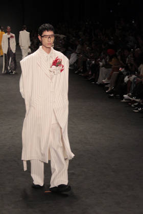 RIO DE JANEIRO, RJ - 17.04.2026: RIO FASHION WEEK 2026 - Fashion show by the brand Apartamento 03 on the third day of Rio Fashion Week 2026, at Pier Maua, Rio de Janeiro. x2927290x  CarlosxEliasxJunior