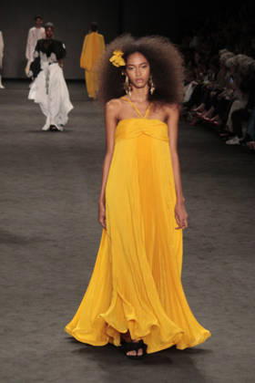 RIO DE JANEIRO, RJ - 17.04.2026: RIO FASHION WEEK 2026 - Fashion show by the brand Apartamento 03 on the third day of Rio Fashion Week 2026, at Pier Maua, Rio de Janeiro. x2927304x  CarlosxEliasxJunior