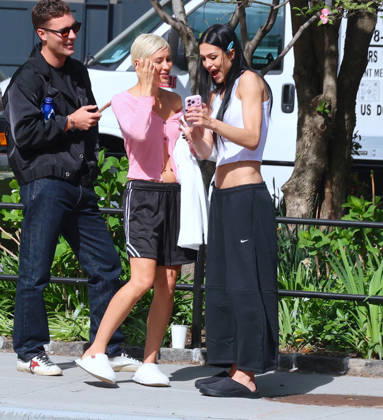 Amelia Gray and Iris Law during a photoshoot in New York Models Amelia Gray Hamlin and Iris Law are doing a photoshoot of DKNY in Tribeca, New York on April 17, 2026. Photo by Dylan Travis ABACAPRESS.COM New York NY  Copyright: xDylanxTravis ABACAx