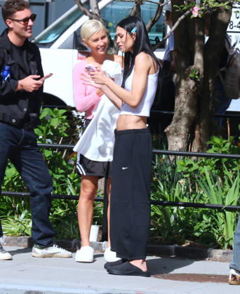 Amelia Gray and Iris Law during a photoshoot in New York Models Amelia Gray Hamlin and Iris Law are doing a photoshoot of DKNY in Tribeca, New York on April 17, 2026. Photo by Dylan Travis ABACAPRESS.COM New York NY  Copyright: xDylanxTravis ABACAx