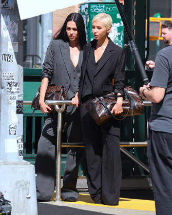 Amelia Gray and Iris Law during a photoshoot in New York Models Amelia Gray Hamlin and Iris Law are doing a photoshoot of DKNY in Tribeca, New York on April 17, 2026. Photo by Dylan Travis ABACAPRESS.COM New York NY  Copyright: xDylanxTravis ABACAx