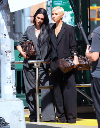Amelia Gray and Iris Law during a photoshoot in New York Models Amelia Gray Hamlin and Iris Law are doing a photoshoot of DKNY in Tribeca, New York on April 17, 2026. Photo by Dylan Travis ABACAPRESS.COM New York NY  Copyright: xDylanxTravis ABACAx