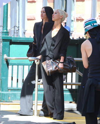 Amelia Gray and Iris Law during a photoshoot in New York Models Amelia Gray Hamlin and Iris Law are doing a photoshoot of DKNY in Tribeca, New York on April 17, 2026. Photo by Dylan Travis ABACAPRESS.COM New York NY  Copyright: xDylanxTravis ABACAx