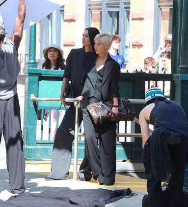 Amelia Gray and Iris Law during a photoshoot in New York Models Amelia Gray Hamlin and Iris Law are doing a photoshoot of DKNY in Tribeca, New York on April 17, 2026. Photo by Dylan Travis ABACAPRESS.COM New York NY  Copyright: xDylanxTravis ABACAx