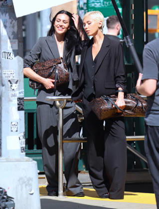 Amelia Gray and Iris Law during a photoshoot in New York Models Amelia Gray Hamlin and Iris Law are doing a photoshoot of DKNY in Tribeca, New York on April 17, 2026. Photo by Dylan Travis ABACAPRESS.COM New York NY  Copyright: xDylanxTravis ABACAx