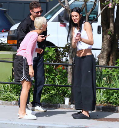 Amelia Gray and Iris Law during a photoshoot in New York Models Amelia Gray Hamlin and Iris Law are doing a photoshoot of DKNY in Tribeca, New York on April 17, 2026. Photo by Dylan Travis ABACAPRESS.COM New York NY  Copyright: xDylanxTravis ABACAx