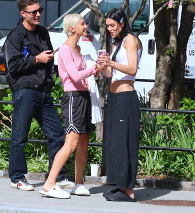 Amelia Gray and Iris Law during a photoshoot in New York Models Amelia Gray Hamlin and Iris Law are doing a photoshoot of DKNY in Tribeca, New York on April 17, 2026. Photo by Dylan Travis ABACAPRESS.COM New York NY  Copyright: xDylanxTravis ABACAx