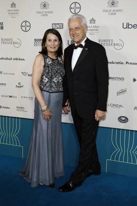 Peter Ramsauer mit Ehefrau Susanne Ramsauer beim 73. Bundespresseball 2026 im Hotel Adlon Kempinski. Berlin, 17.04.2026