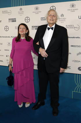 Reinhard Schlinkert mit Ehefrau Nurten Schlinkert beim 73. Bundespresseball 2026 im Hotel Adlon Kempinski. Berlin, 17.04.2026