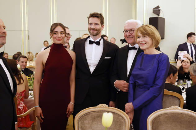 Arne Friedrich, Frank-Walter Steinmeier und Elke Büdenbender beim 73. Bundespresseball 2026 im Hotel Adlon Kempinski. Berlin, 17.04.2026
