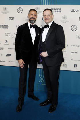 Jens Spahn mit Ehemann Daniel Funke beim 73. Bundespresseball 2026 im Hotel Adlon Kempinski. Berlin, 17.04.2026