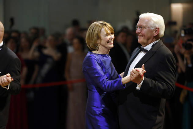 Frank-Walter Steinmeier mit Ehefrau Elke Büdenbender beim 73. Bundespresseball 2026 im Hotel Adlon Kempinski. Berlin, 17.04.2026