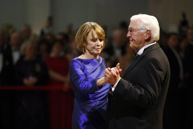 Frank-Walter Steinmeier mit Ehefrau Elke Büdenbender beim 73. Bundespresseball 2026 im Hotel Adlon Kempinski. Berlin, 17.04.2026