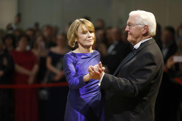 Frank-Walter Steinmeier mit Ehefrau Elke Büdenbender beim 73. Bundespresseball 2026 im Hotel Adlon Kempinski. Berlin, 17.04.2026