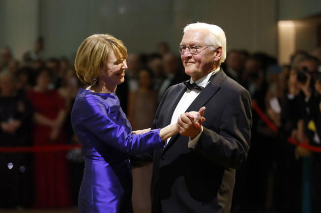 Frank-Walter Steinmeier mit Ehefrau Elke Büdenbender beim 73. Bundespresseball 2026 im Hotel Adlon Kempinski. Berlin, 17.04.2026